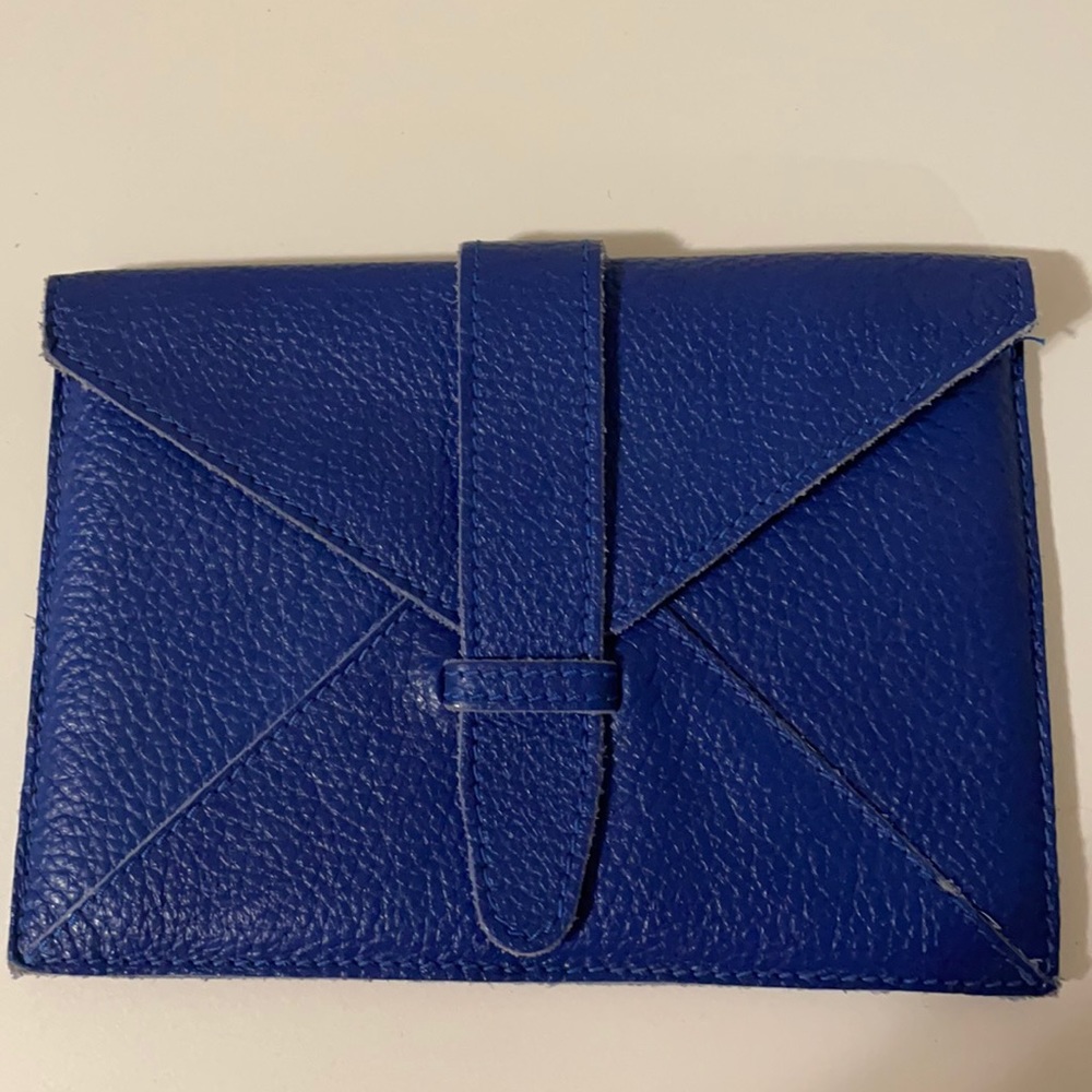 Roots Leather  Case